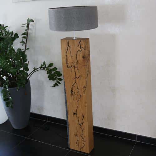 lampe en chêne, résine époxy bleue phosphorescente et gravures de Lichtenberg