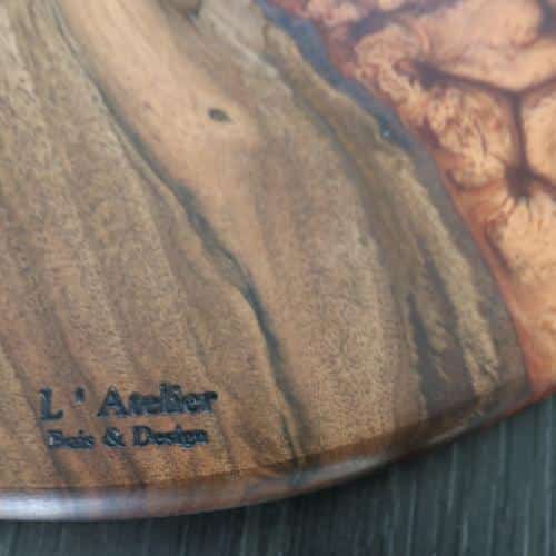 planche de présentation à fromages en noyer résine époxy cuivre ronde